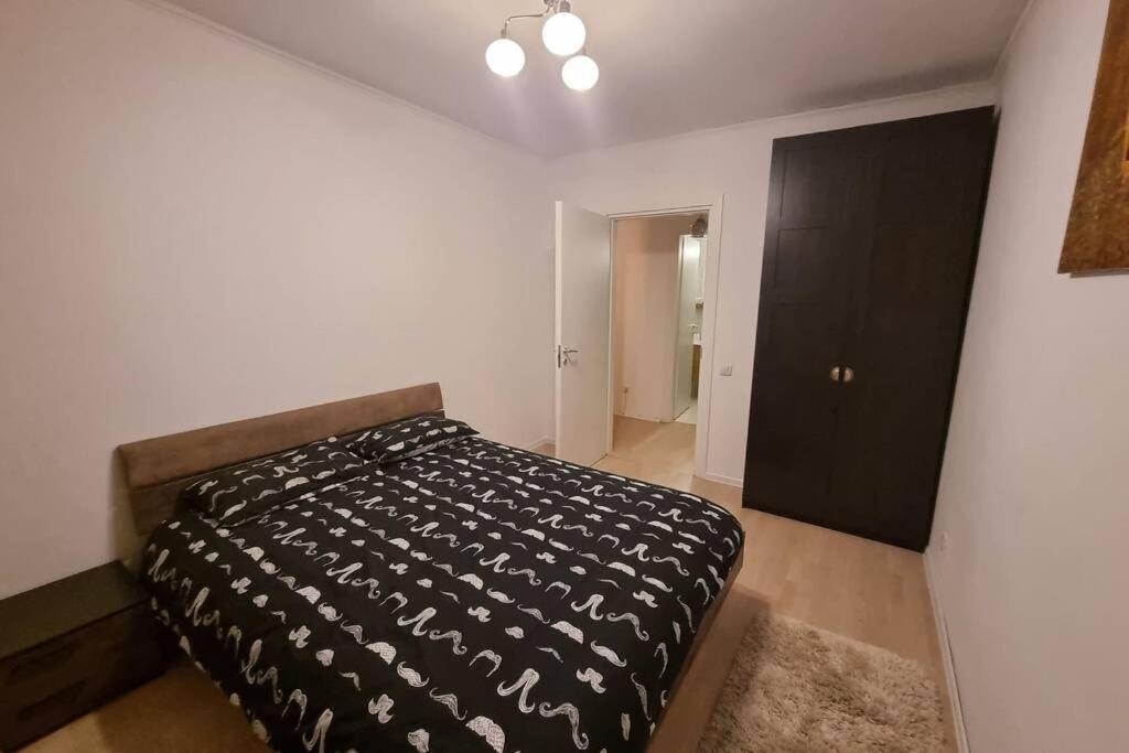 Park 5, 2 Bedroom 布加勒斯特