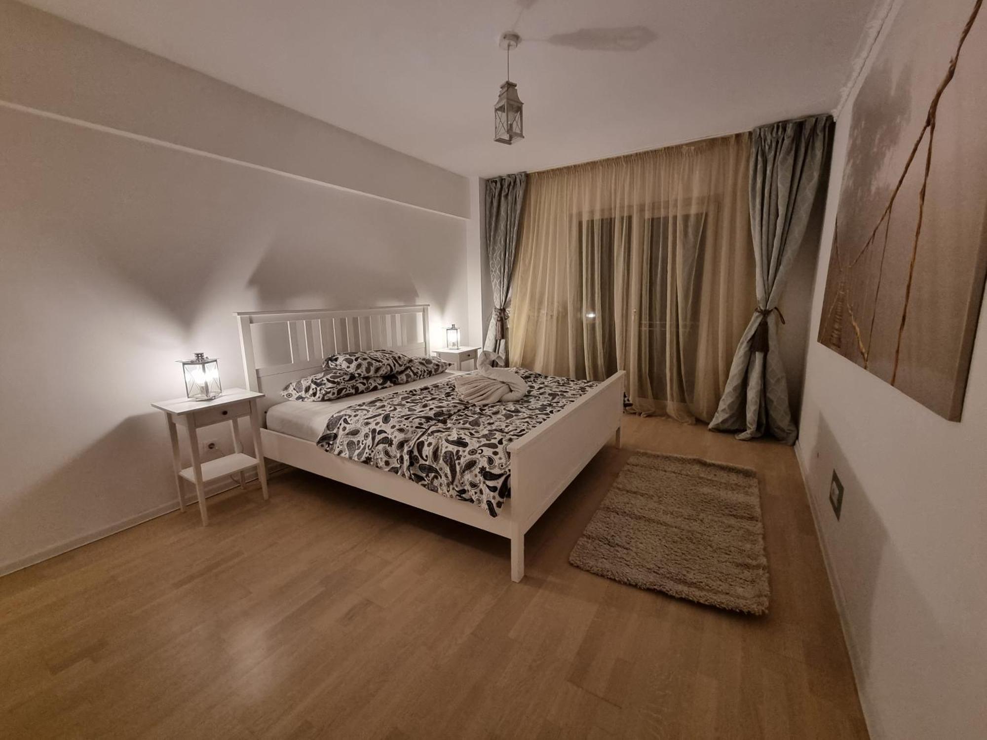 Park 5, 2 Bedroom 布加勒斯特